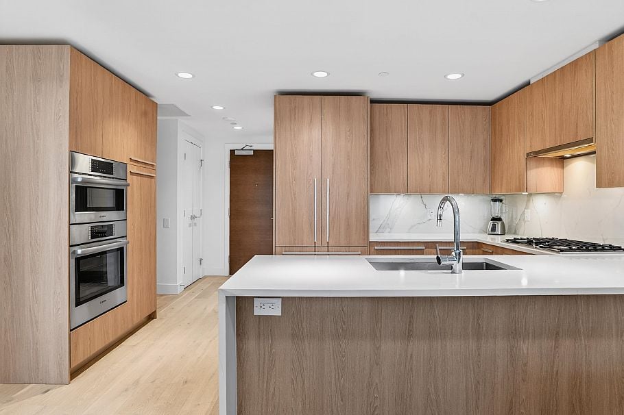 604 2780 Valley Centre Avenue North Vancouver, BC - 16