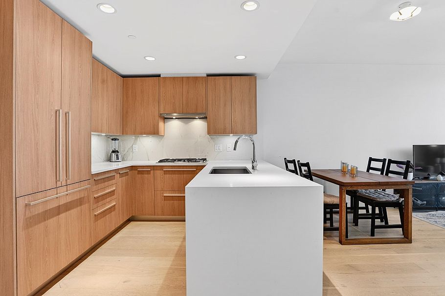 604 2780 Valley Centre Avenue North Vancouver, BC - 18