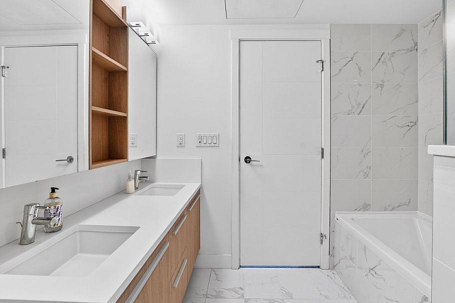 604 2780 Valley Centre Avenue North Vancouver, BC - 21