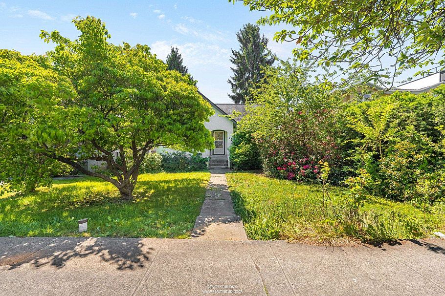 28 W King Edward Avenue Vancouver, BC - 2