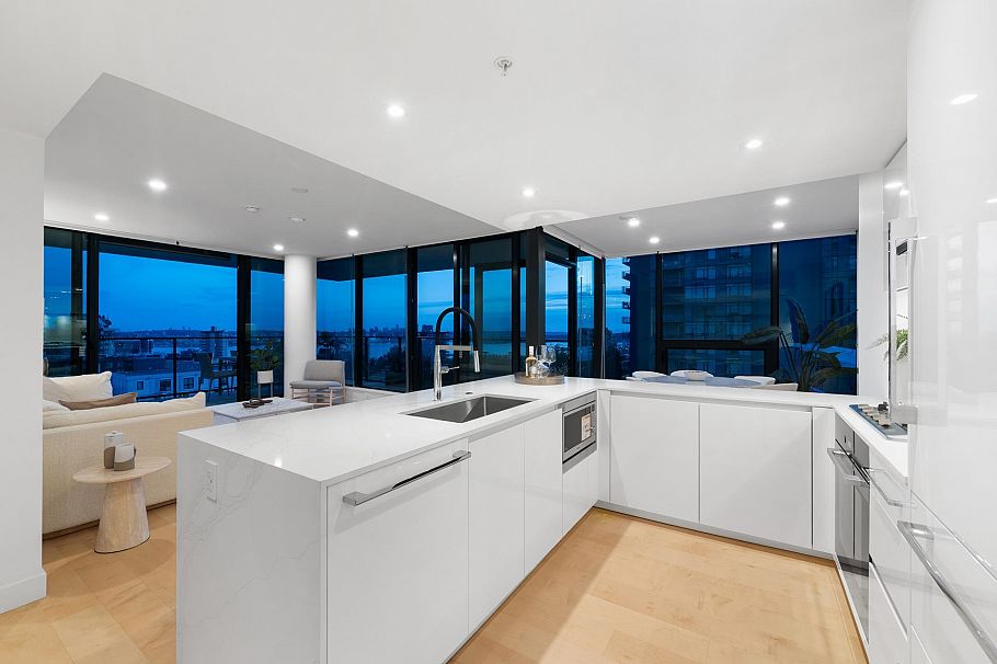 703 135 E 13th Street North Vancouver, BC - 9