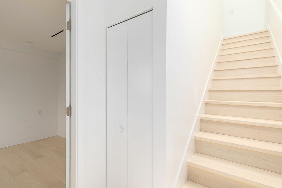 22 W 14th Avenue Vancouver, BC - 6