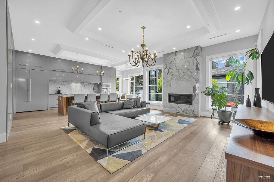 2820 W 32nd Avenue Vancouver, BC - 2