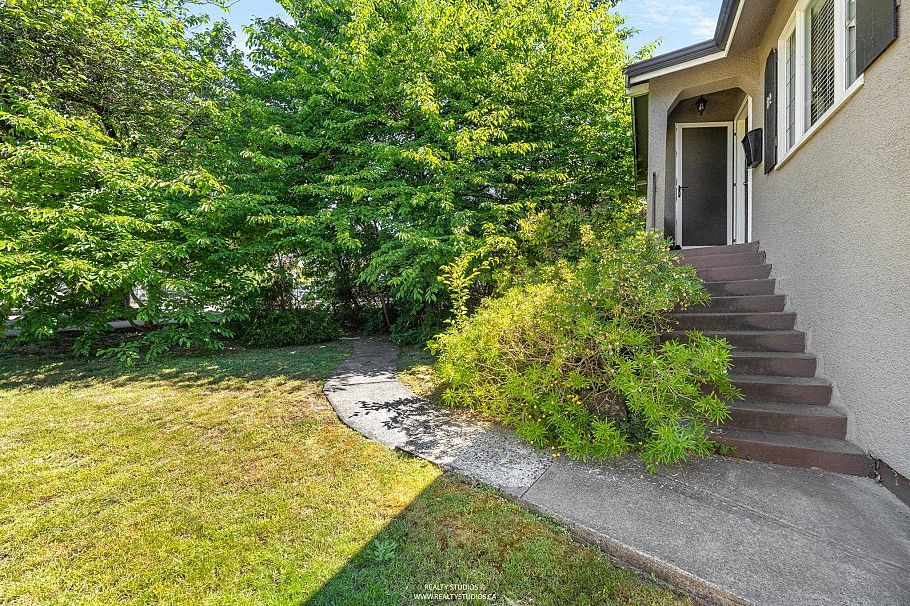 12 W King Edward Avenue Vancouver, BC - 3