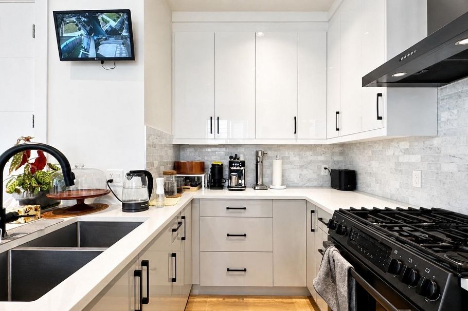 849 W 67th Avenue Vancouver, BC - 5