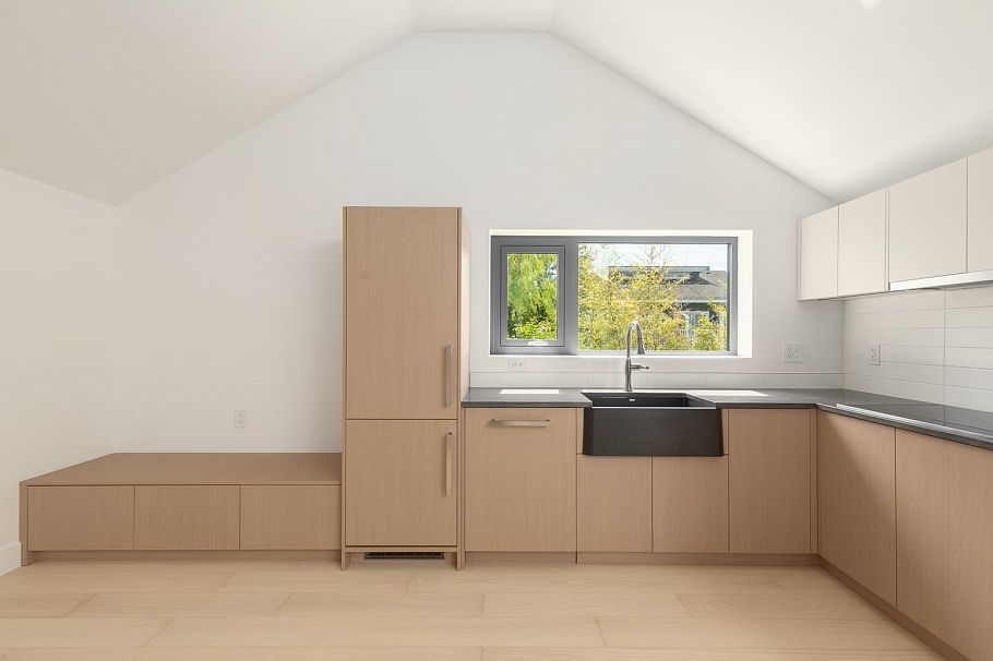 22 W 14th Avenue Vancouver, BC - 1
