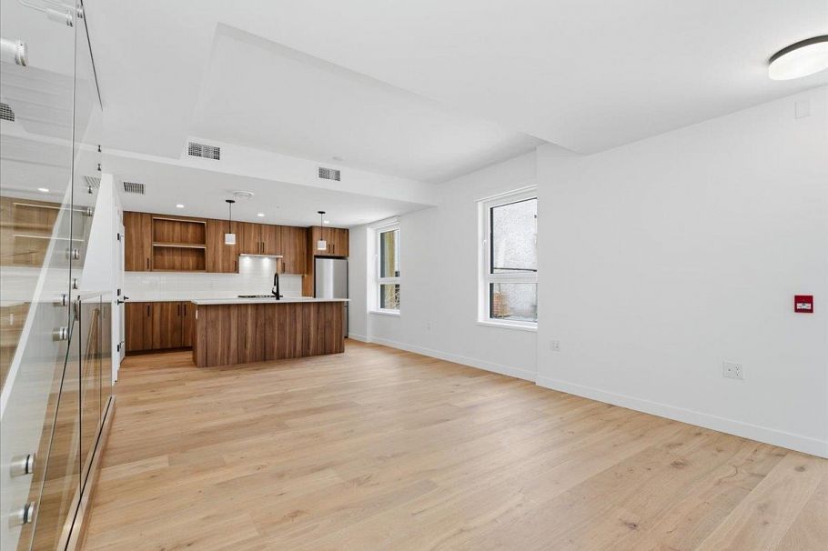 6833 Cambie Street Vancouver, BC - 6