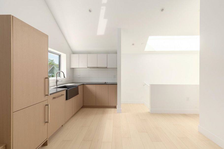 22 W 14th Avenue Vancouver, BC - 3