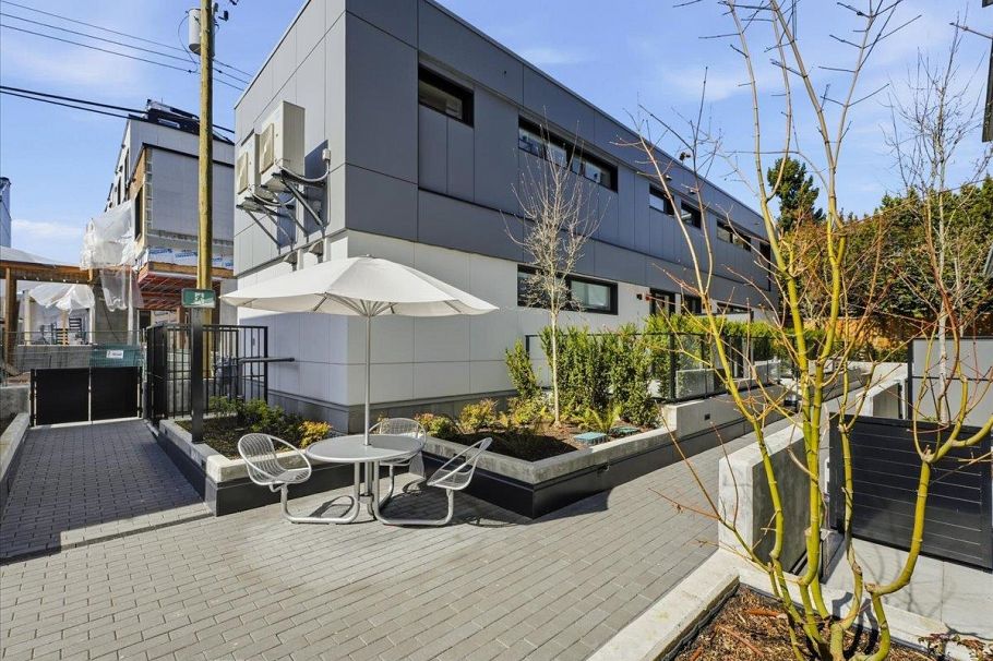 6833 Cambie Street Vancouver, BC - 2