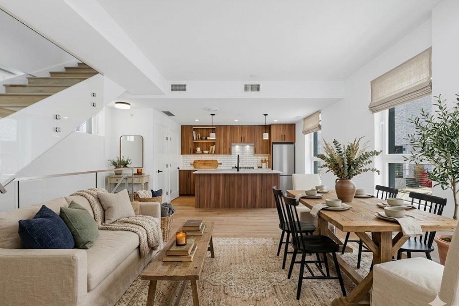 6833 Cambie Street Vancouver, BC - 1