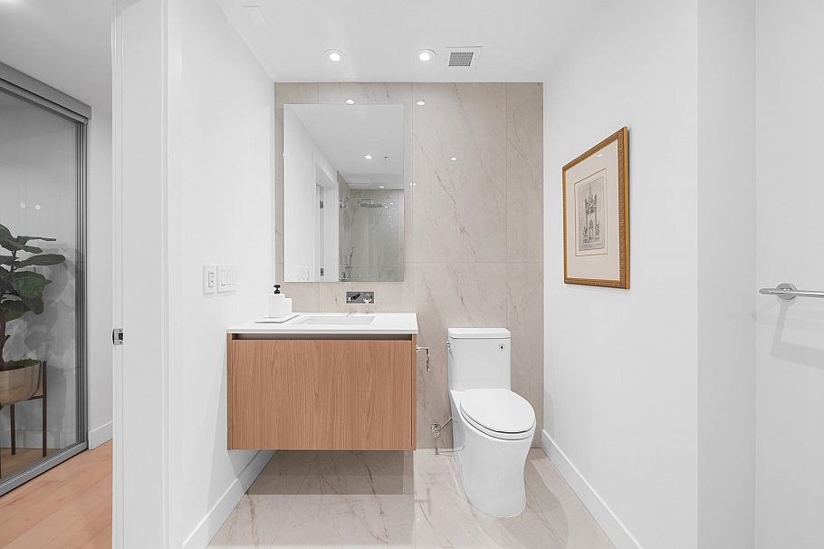 703 135 E 13th Street North Vancouver, BC - 28
