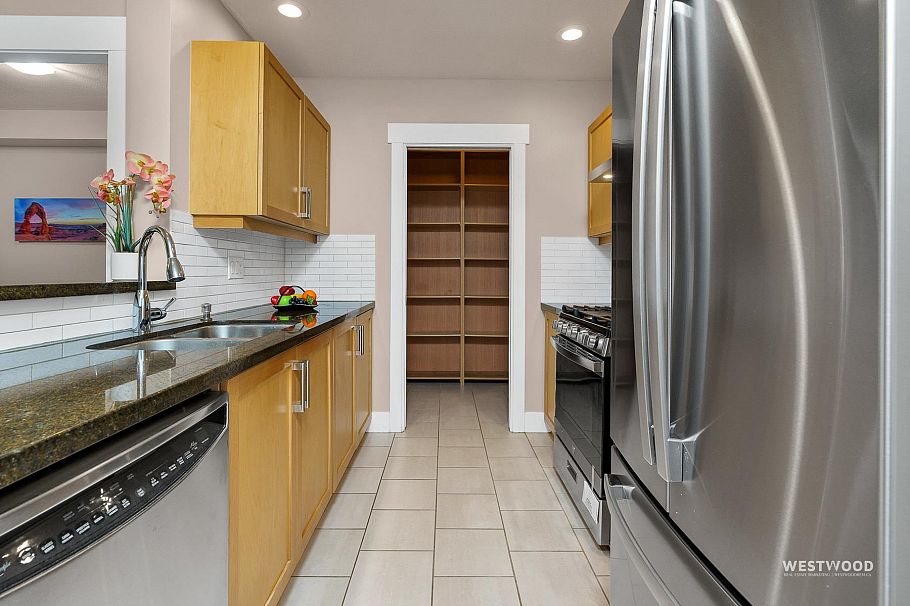 107 6328 Larkin Drive Vancouver, BC - 5