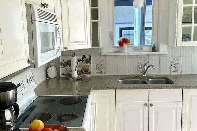3974 W 18th Avenue Vancouver, BC - 17