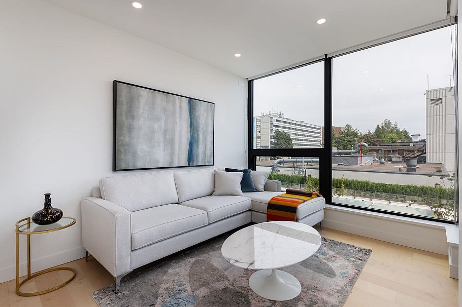 302 135 E 13th Street North Vancouver, BC - 11