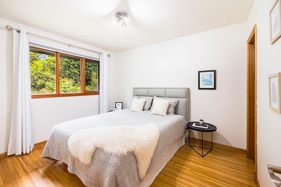 1561 Merlynn Crescent North Vancouver, BC - 22