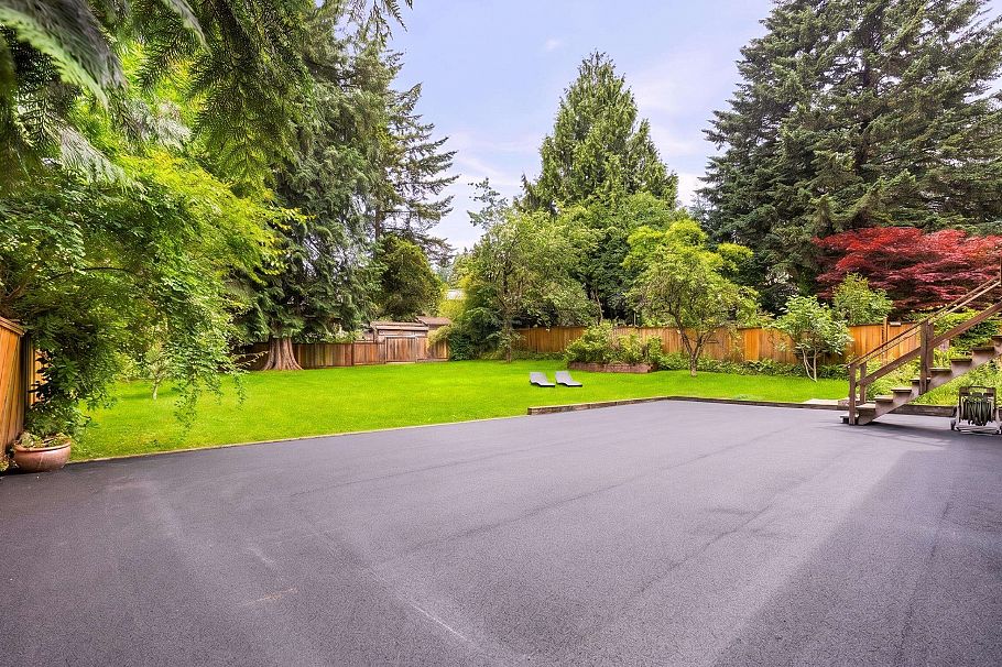 1561 Merlynn Crescent North Vancouver, BC - 33