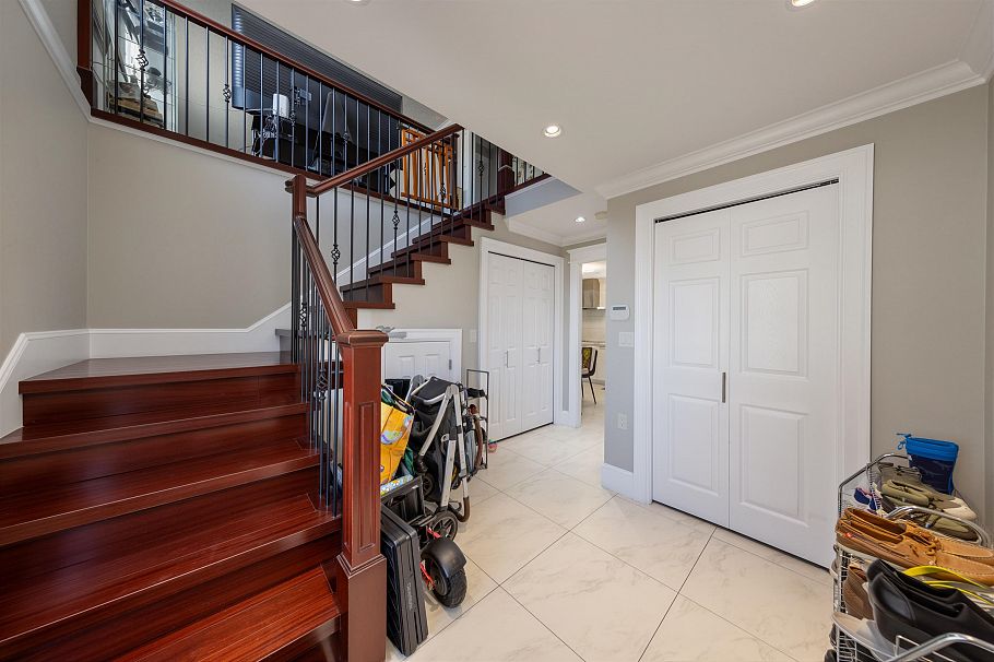 3696 E 26th Avenue Vancouver, BC - 26