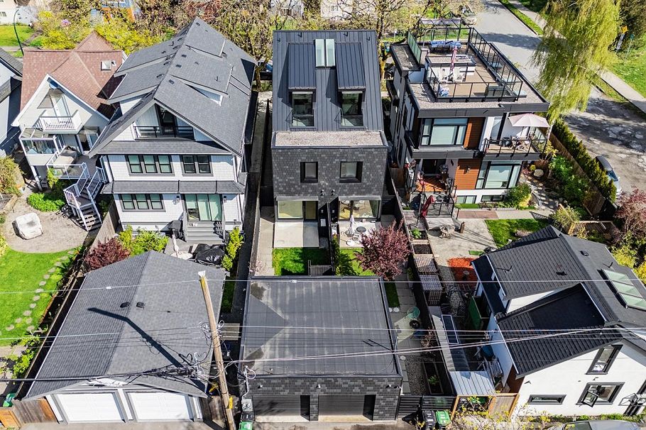 2180 E 13th Avenue Vancouver, BC - 22