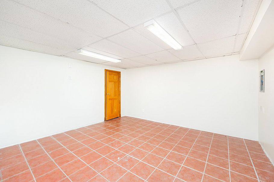 1561 Merlynn Crescent North Vancouver, BC - 29