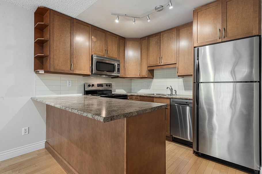 401 2920 Ash Street Vancouver, BC - 2