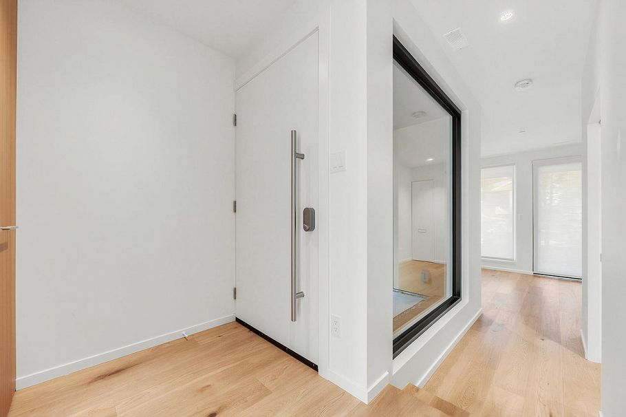 2180 E 13th Avenue Vancouver, BC - 3