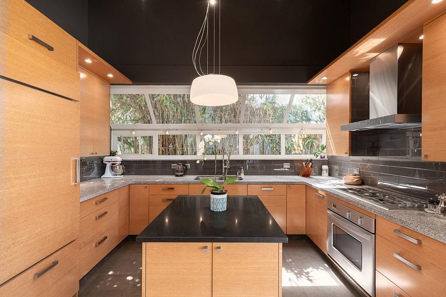 6309 Dunbar Street Vancouver, BC - 2