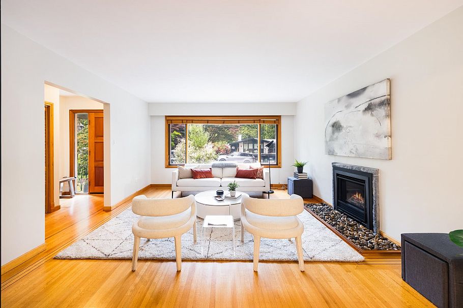 1561 Merlynn Crescent North Vancouver, BC - 9