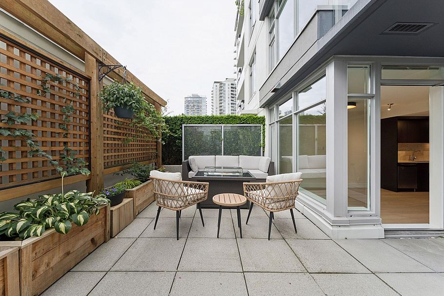 306 1320 Chesterfield Avenue North Vancouver, BC - 2