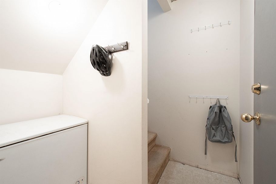 1 270 E Keith Road North Vancouver, BC - 35