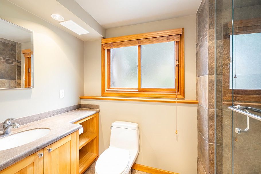 1561 Merlynn Crescent North Vancouver, BC - 31