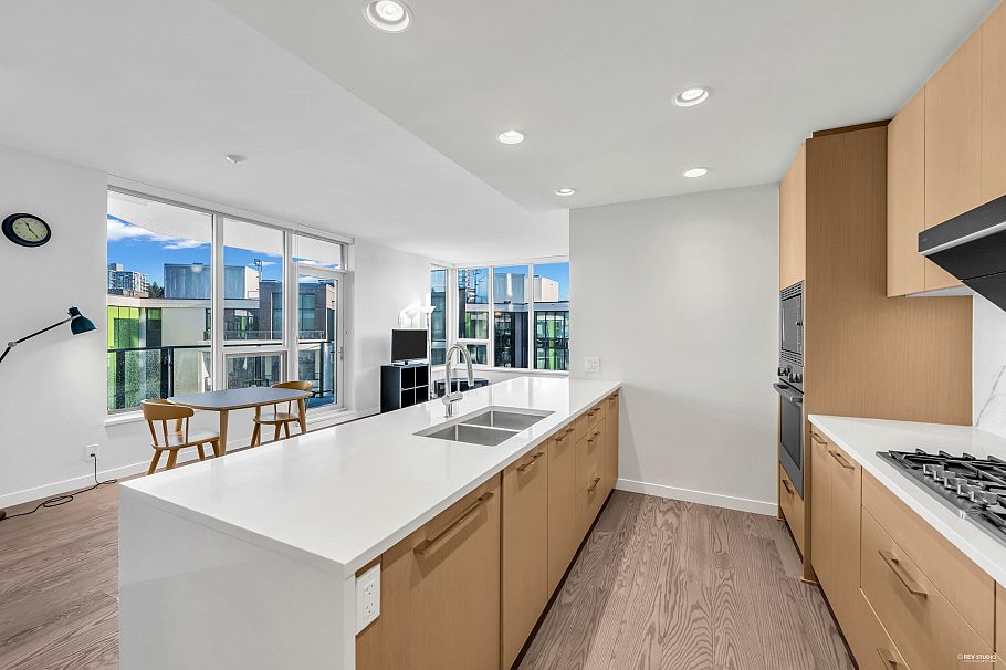 606 3533 Ross Drive Vancouver, BC - 11