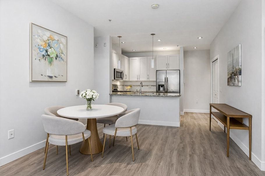 207 116 W 23rd Street North Vancouver, BC - 9