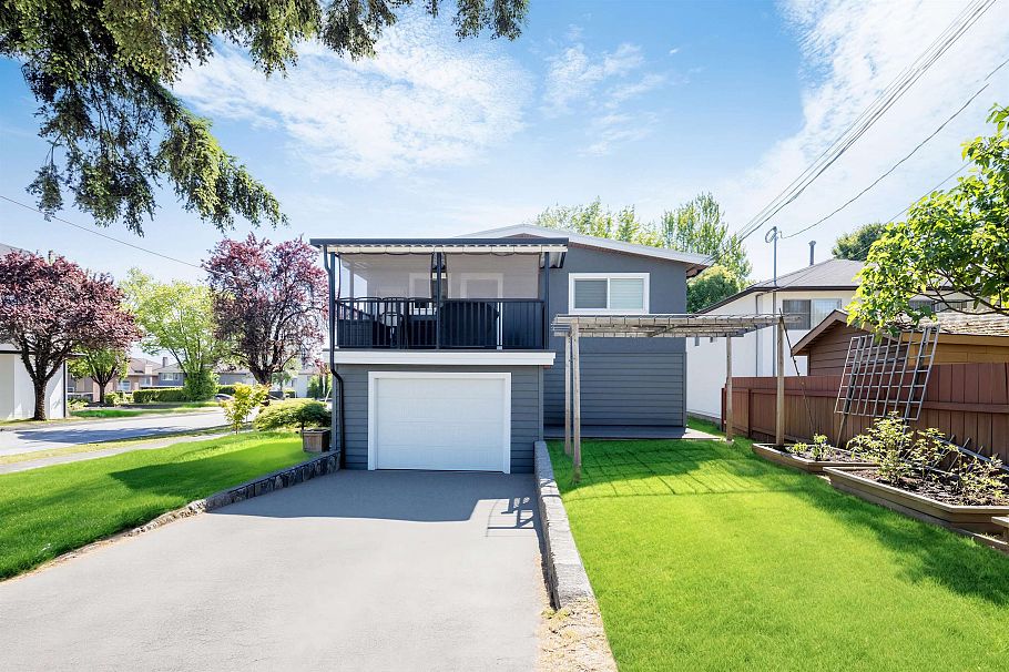 3696 E 26th Avenue Vancouver, BC - 4