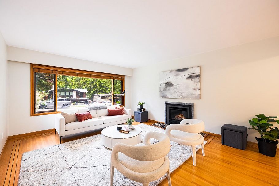 1561 Merlynn Crescent North Vancouver, BC - 7