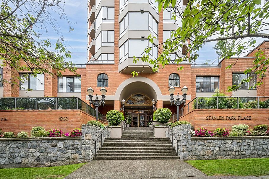 204 1860 Robson Street Vancouver, BC - 2