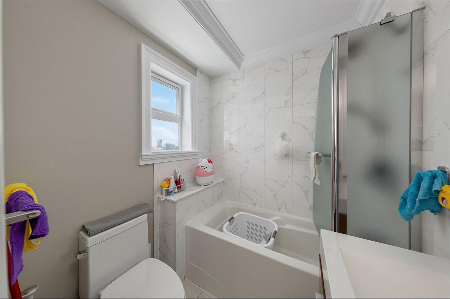 3696 E 26th Avenue Vancouver, BC - 8