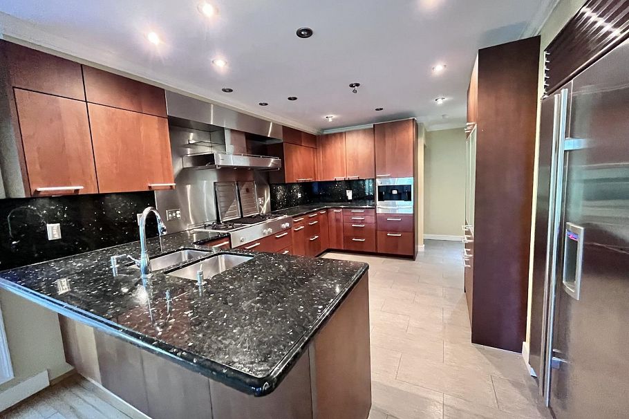 4755 W 4th Avenue Vancouver, BC - 21