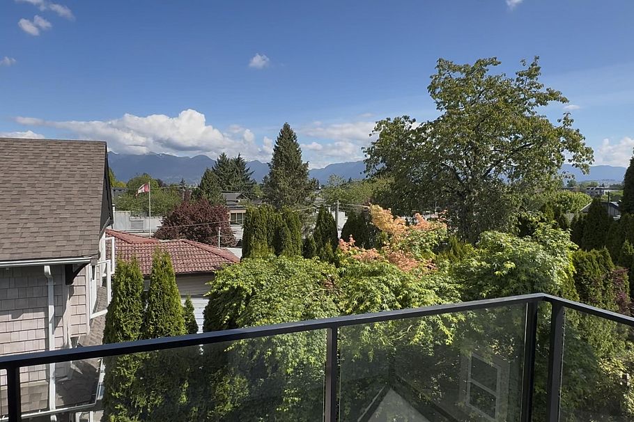 411 Aubrey Place Vancouver, BC - 16
