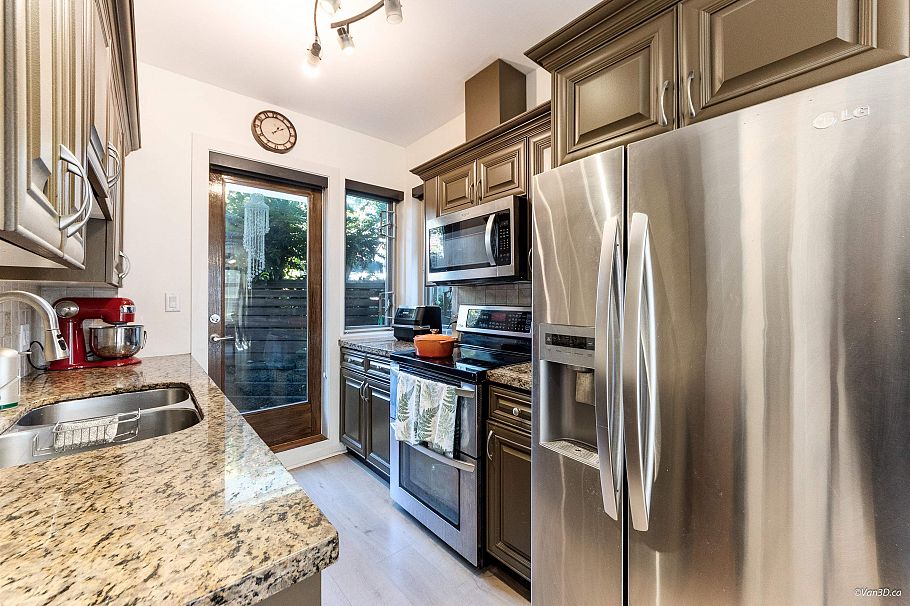 9 215 E 4th Street North Vancouver, BC - 9