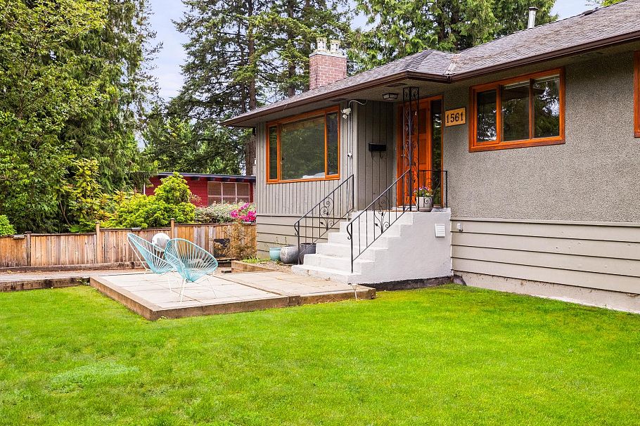 1561 Merlynn Crescent North Vancouver, BC - 38