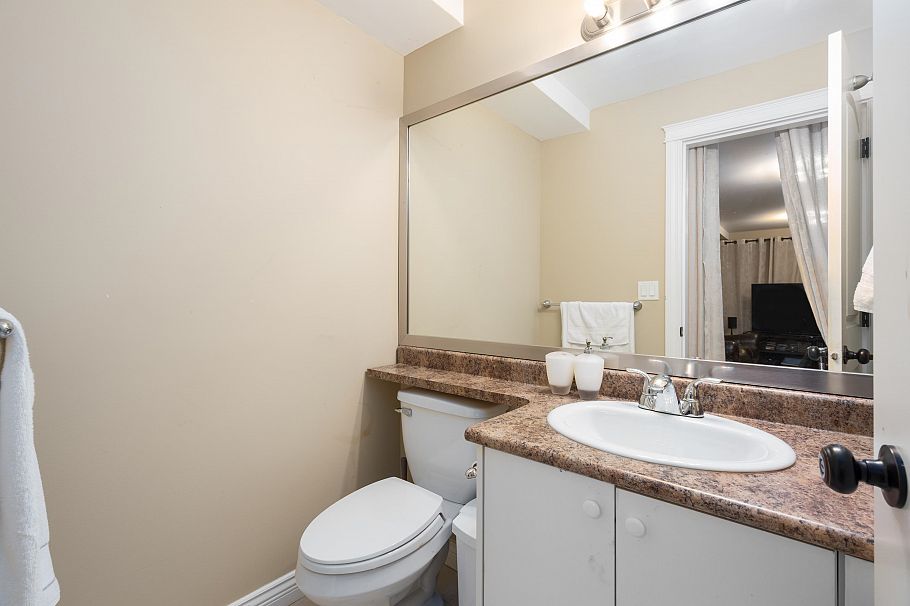 36 E 54 Avenue Vancouver, BC - 25