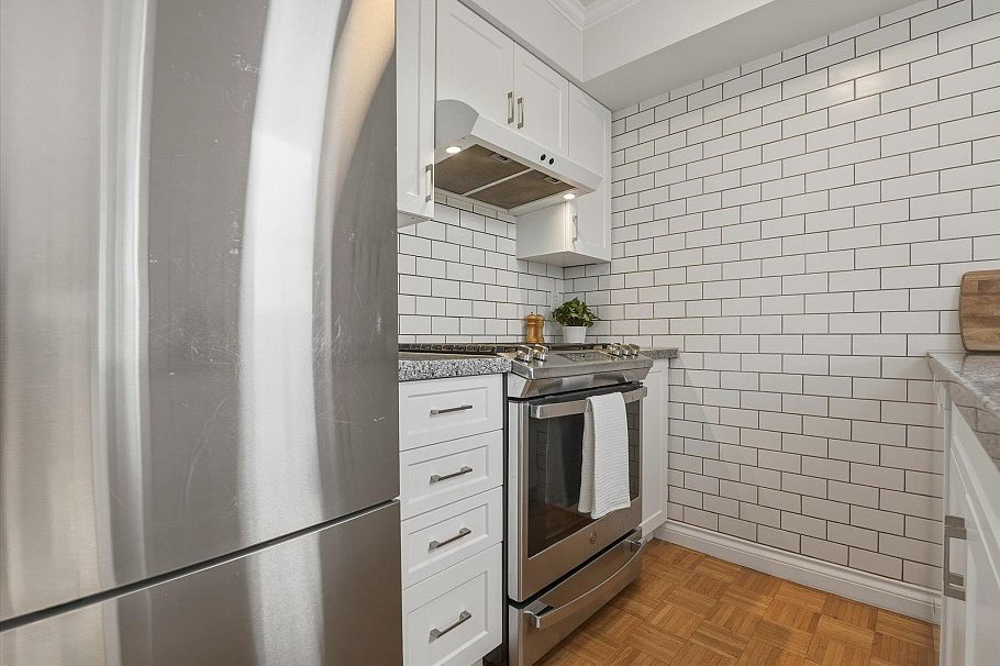 402 1617 Grant Street Vancouver, BC - 13