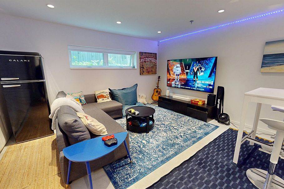 411 Aubrey Place Vancouver, BC - 21
