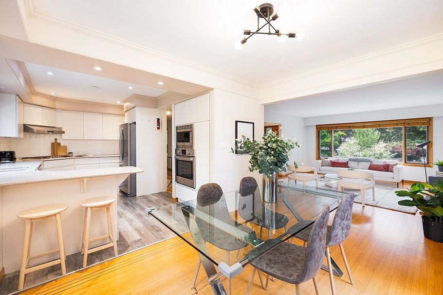 1561 Merlynn Crescent North Vancouver, BC - 16