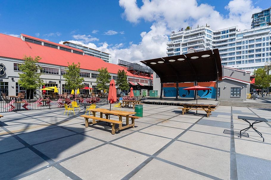 207 116 W 23rd Street North Vancouver, BC - 37