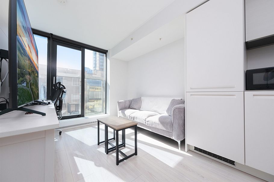 703 1133 Hornby Street Vancouver, BC - 4