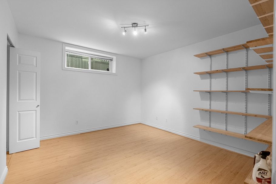 3985 W 14th Avenue Vancouver, BC - 24