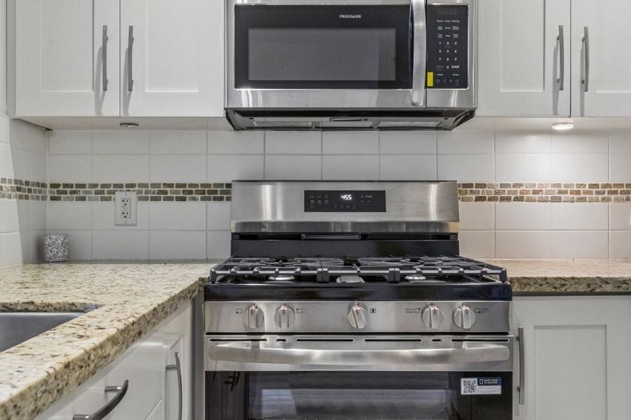 207 116 W 23rd Street North Vancouver, BC - 13