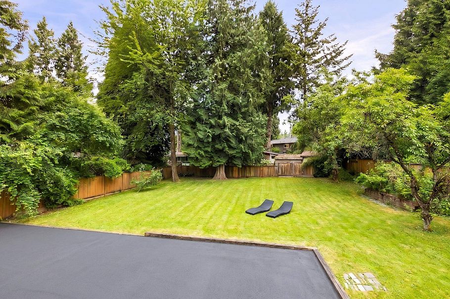 1561 Merlynn Crescent North Vancouver, BC - 35