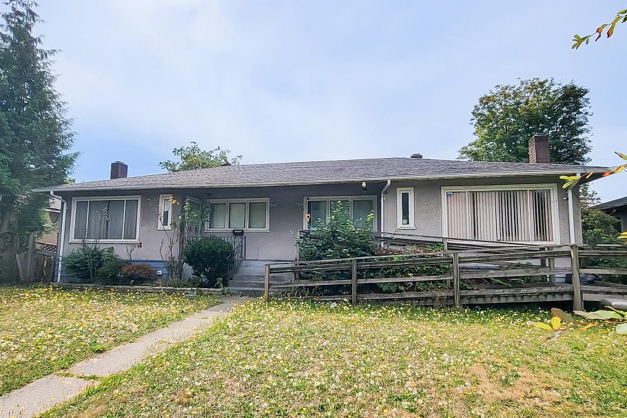2578 S Grandview Highway Vancouver, BC - 3